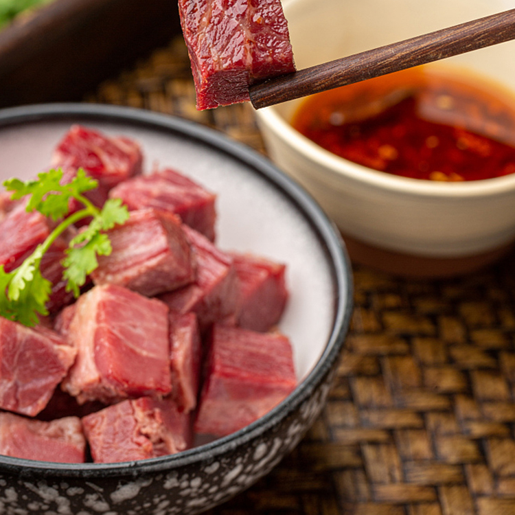 新鲜国产牛肉粒科尔沁谷饲黄牛牛肉丁口感鲜嫩精细切割内蒙古牛肉