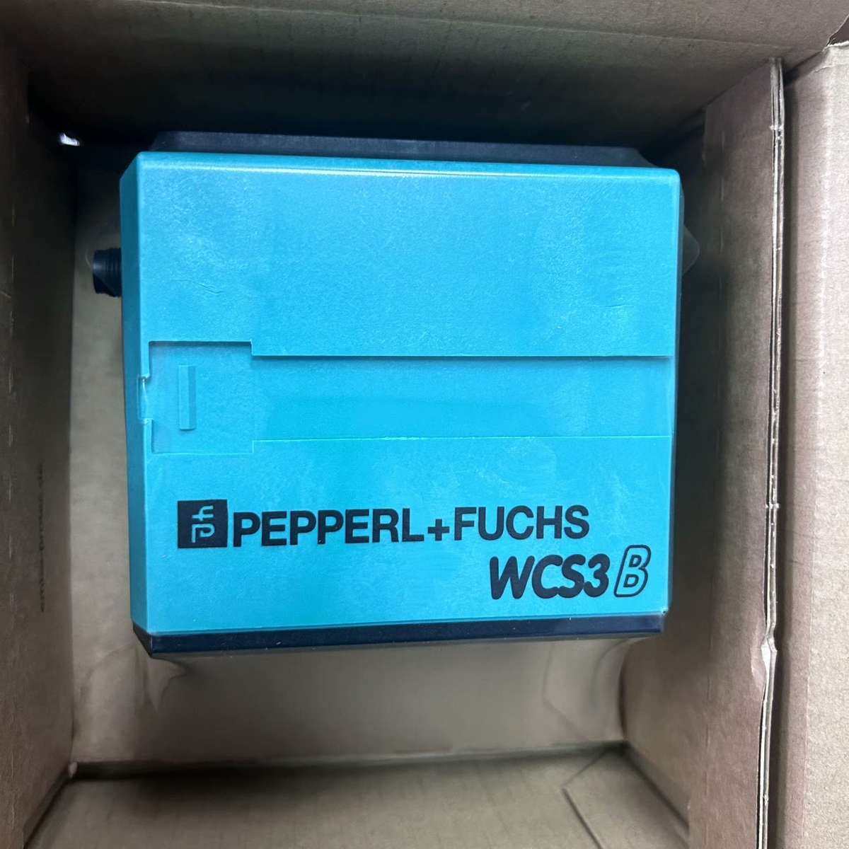 全新WCS3B-LS221H编码读头，原装。