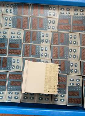 宇电温度控制仪，型号Al526L1L0L1S1，用的探头PT