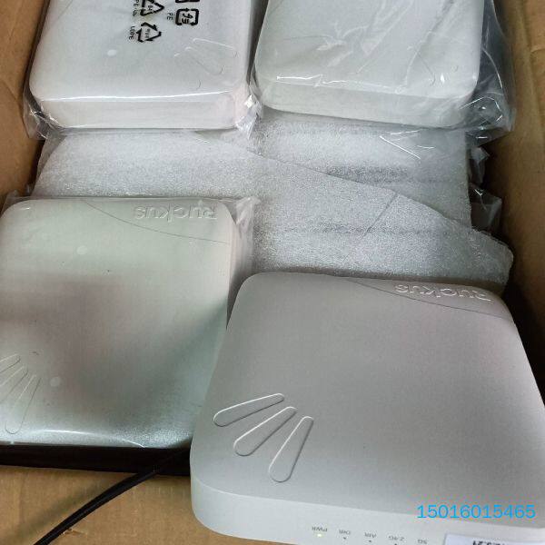 RUCKUS  优科AP R700外观漂亮，包好，实物图拍摄
