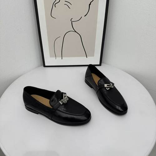 金属锁扣一脚蹬乐福鞋女2026年春季新款平底小皮鞋英伦风牛皮单鞋