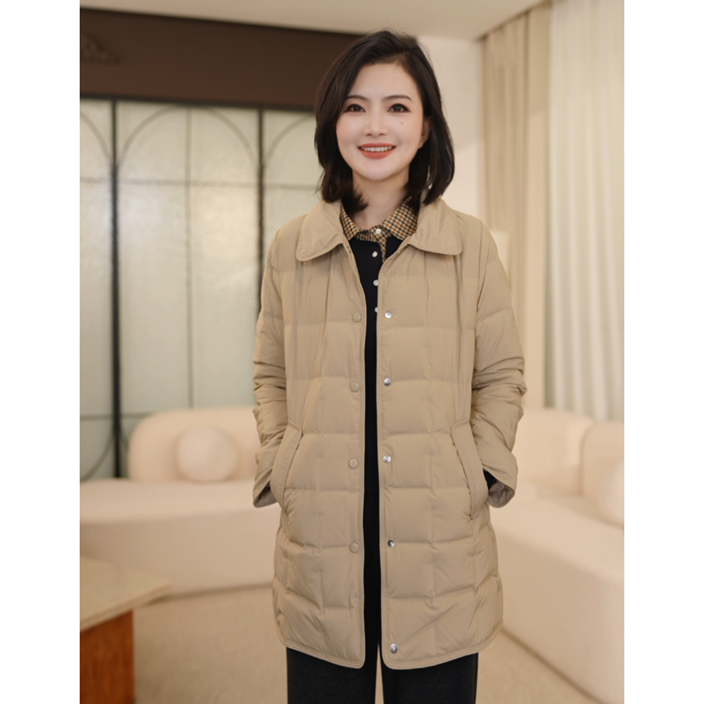 简约中长款翻领轻薄羽绒服外套女