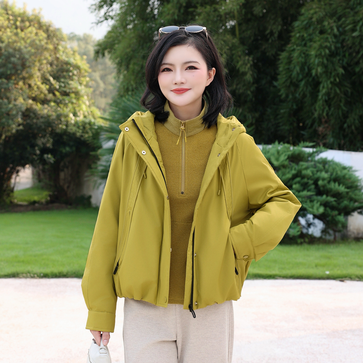 90白鹅绒连帽抽绳保暖外套女