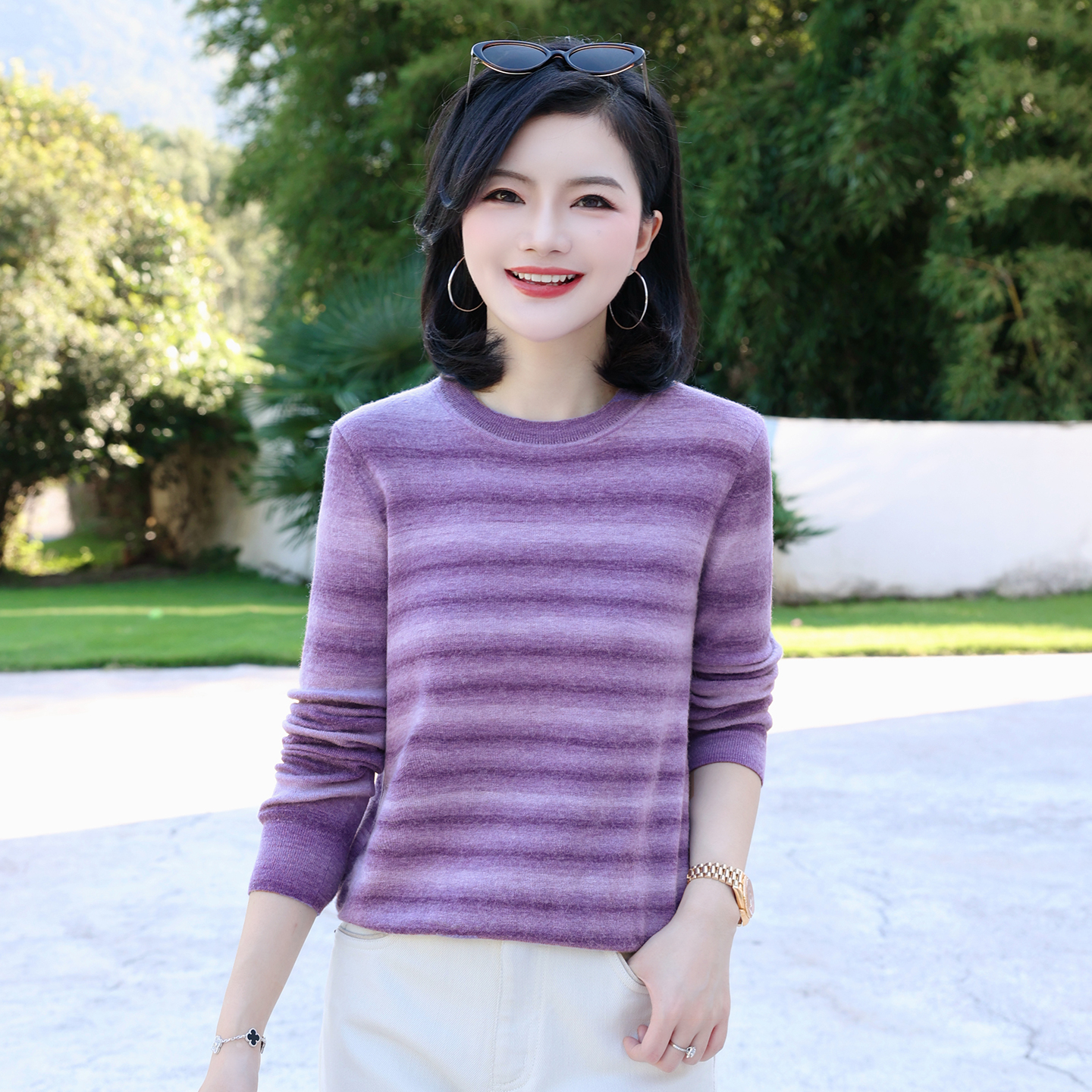 渐变紫色条纹圆领长袖羊毛针织衫