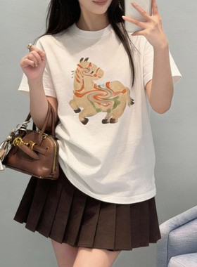 2026春季新款女装休闲百搭生肖马印花短袖圆领T恤上衣 EBF1TEE009
