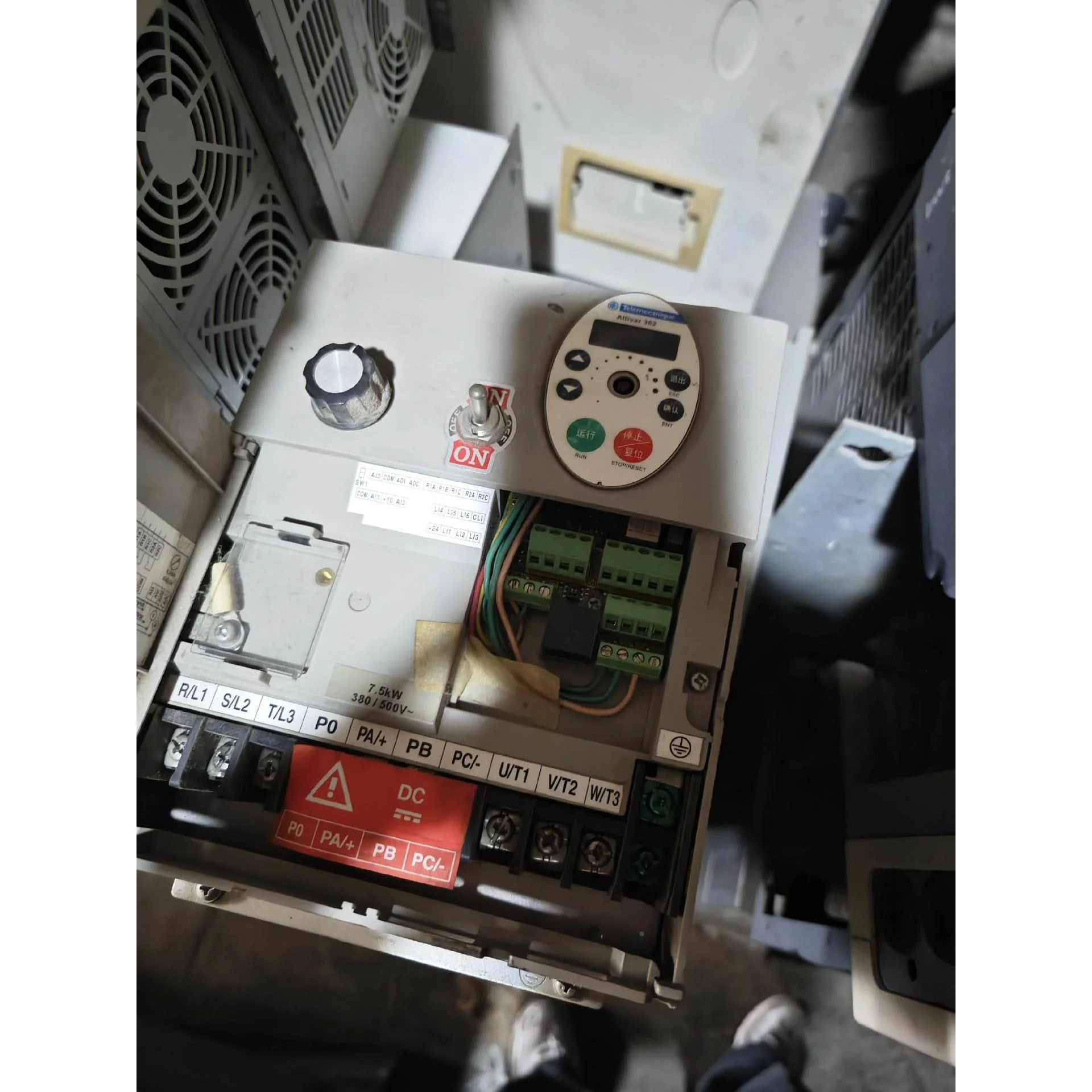 非标价施耐德变频器atv302系列7.5kw 用到联系[棒][棒]议价