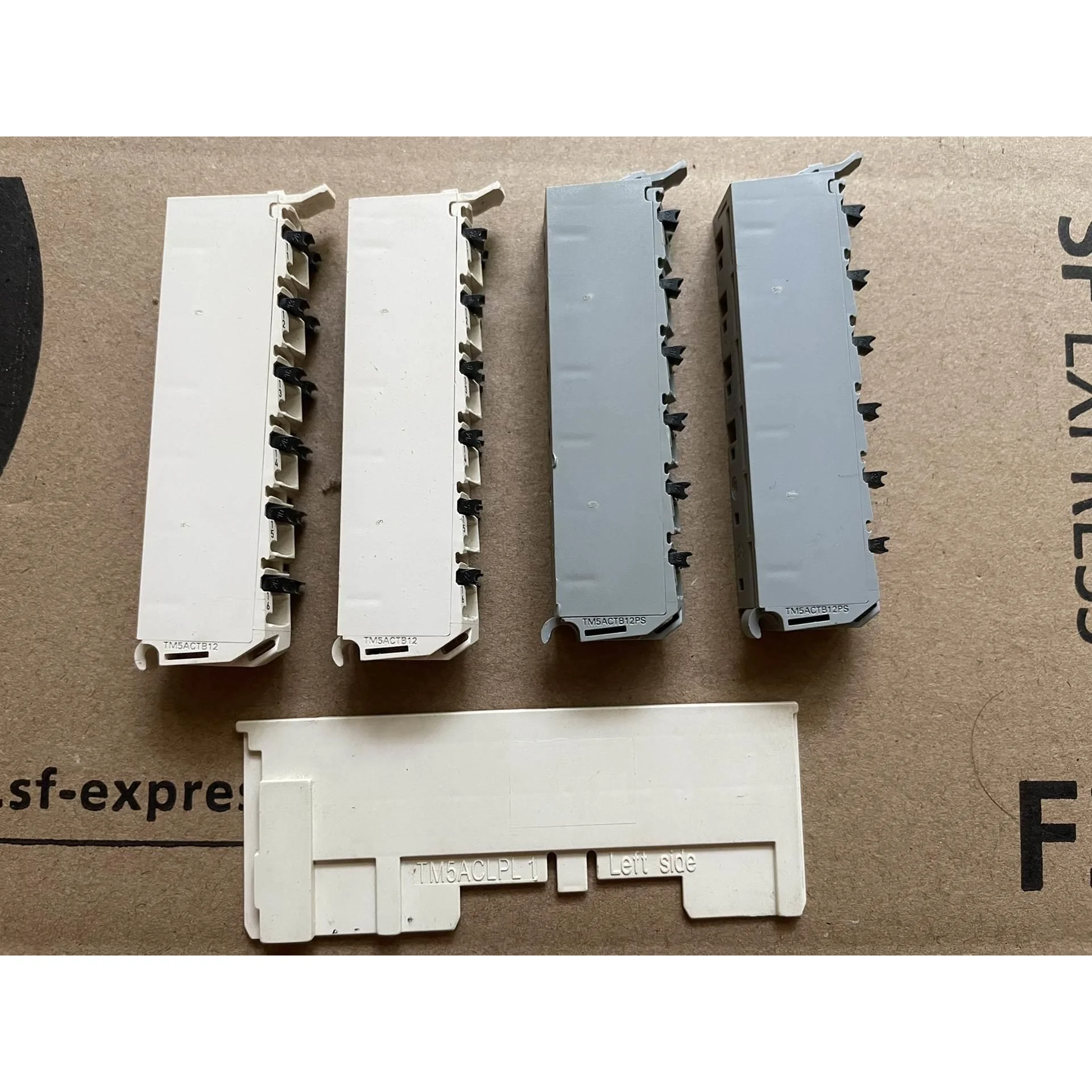 非标价施耐德plc模块接线端子 TM5ACTB12PS 标价单价邮议价