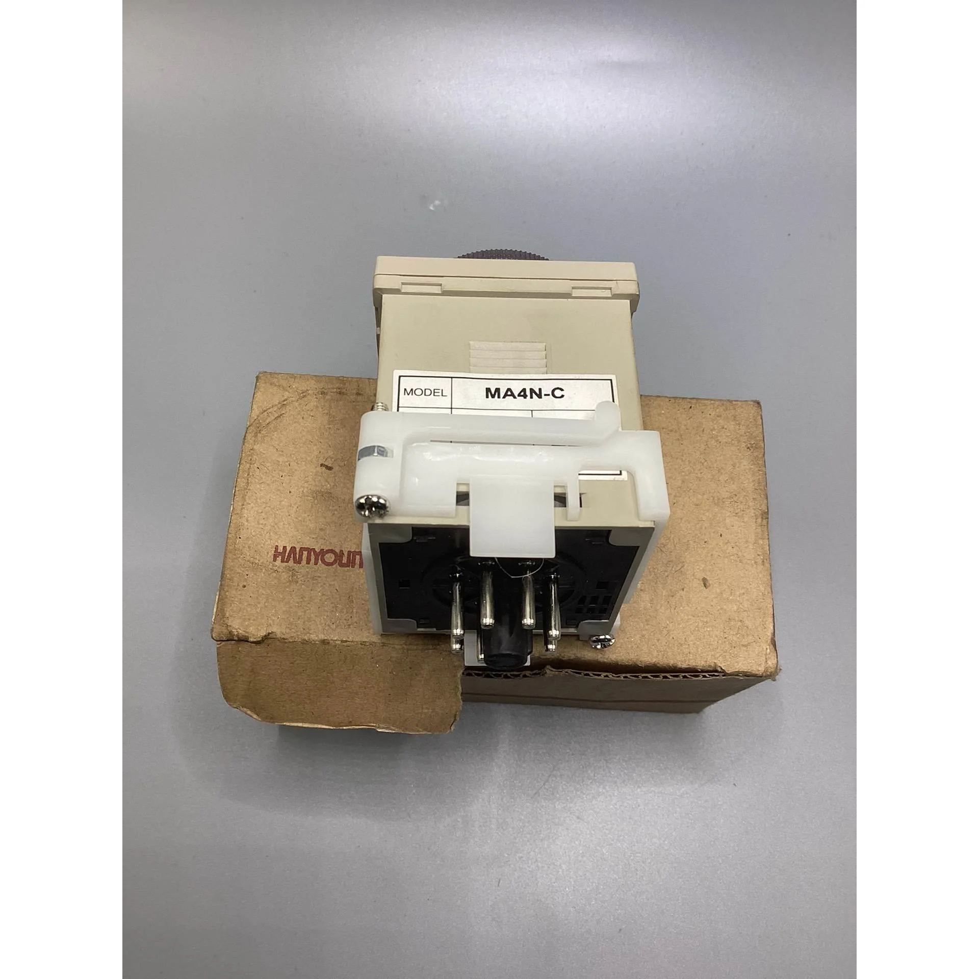 非标价出HANYOUNG品牌的白色MA4N-C继电器，型号为MA4议价