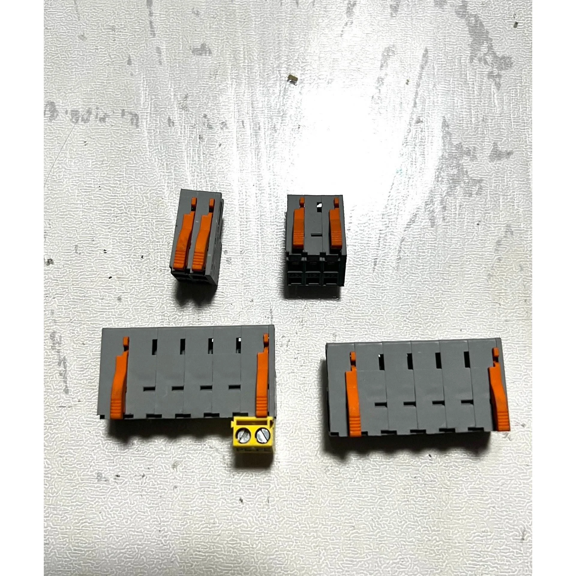 非标价伦茨8200变频器接线端子，适用于型号 E82EV751_2议价