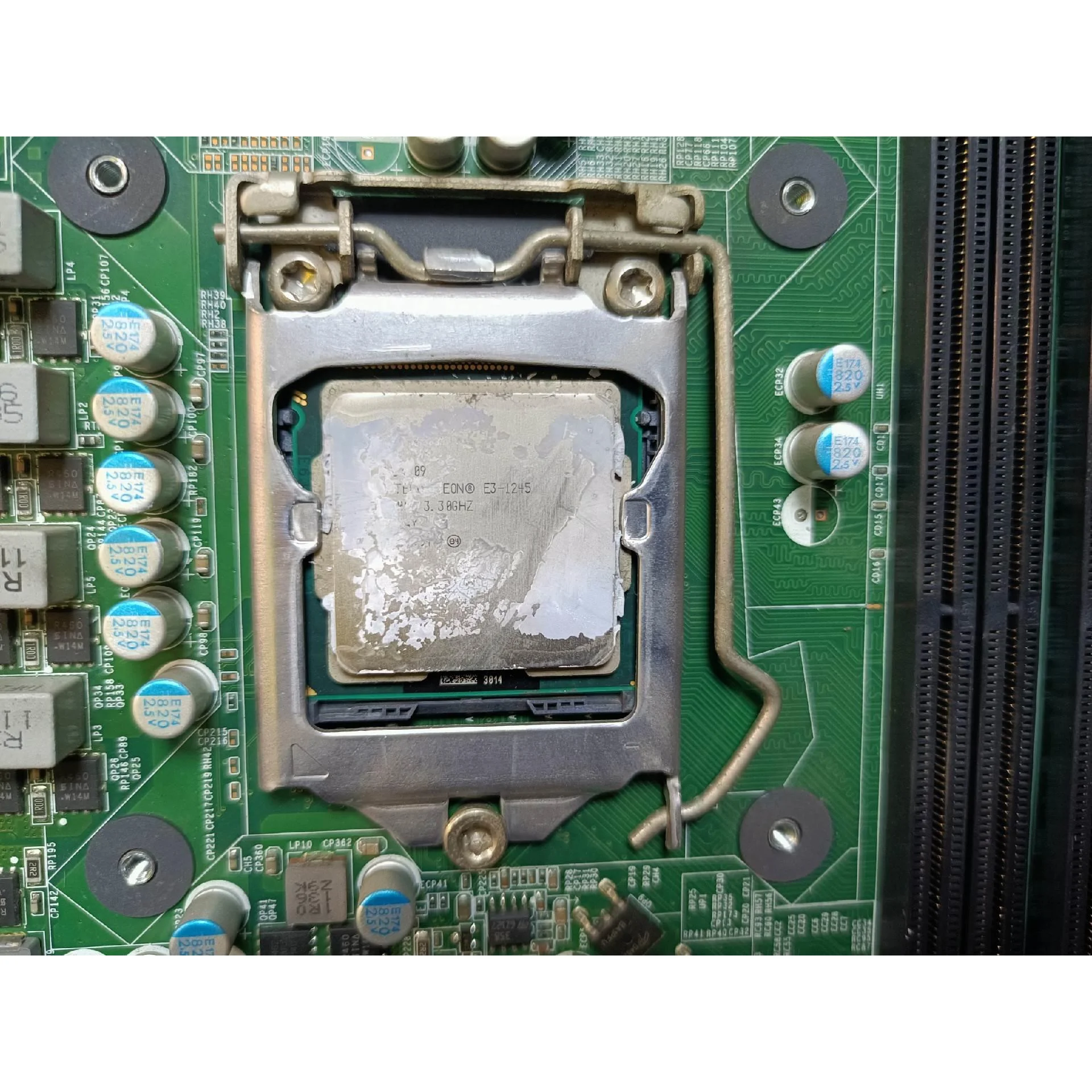 非标价E3-1245 CPU，正常使用拆机出，实物图，有2块，打包议价