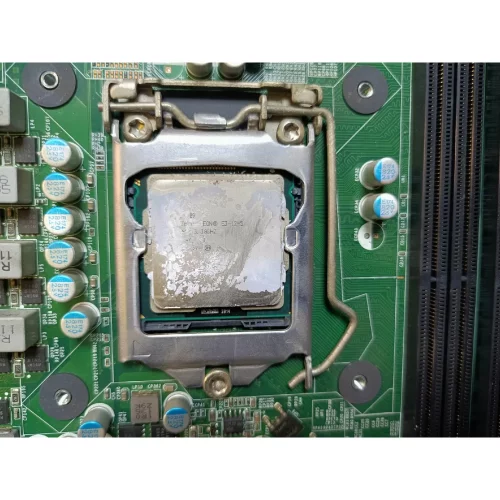 非标价E3-1245 CPU，正常使用拆机出，实物图，有2块，打包议价