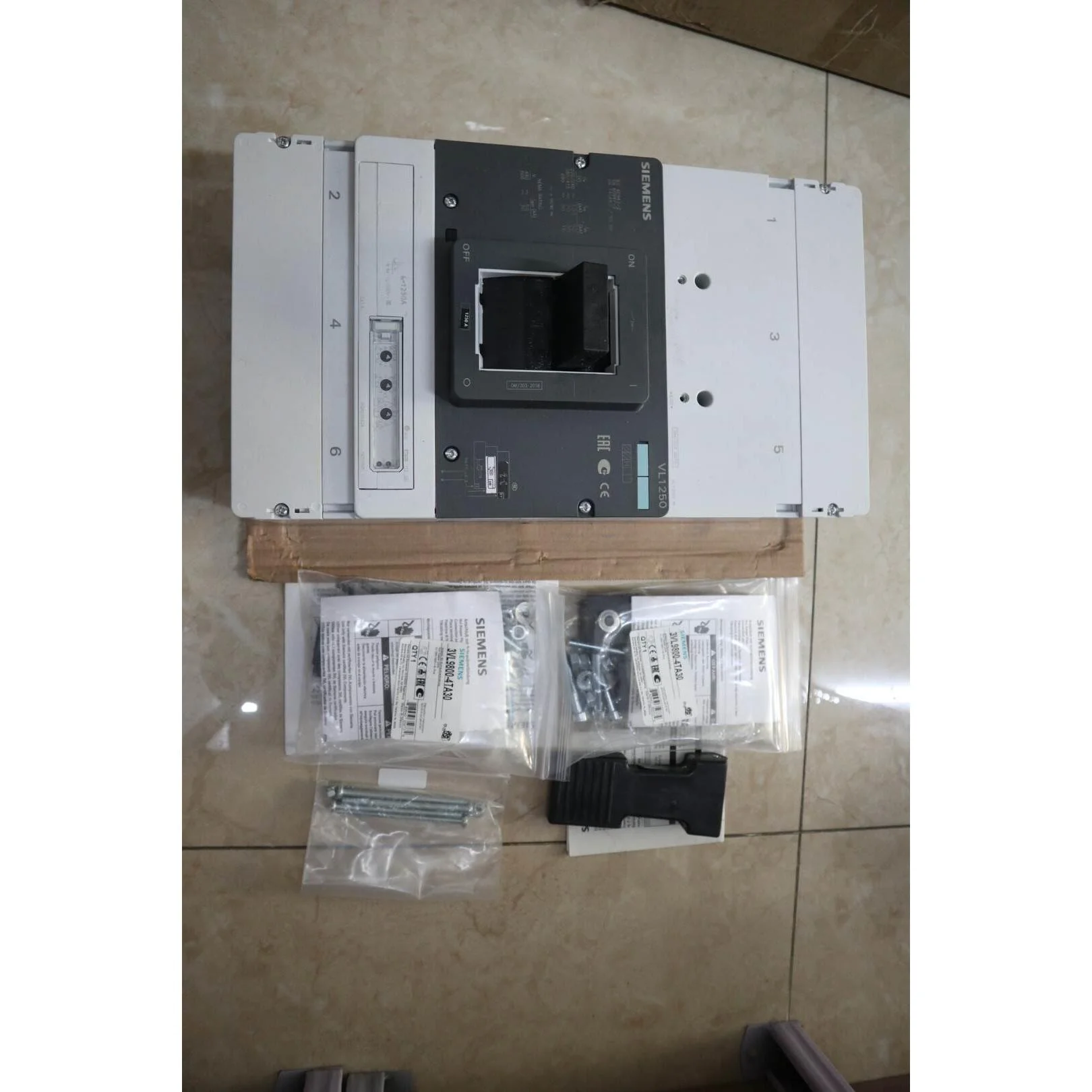 非标价西门子塑壳断路器 3VL7712-2SB36-0AA0 3V议价