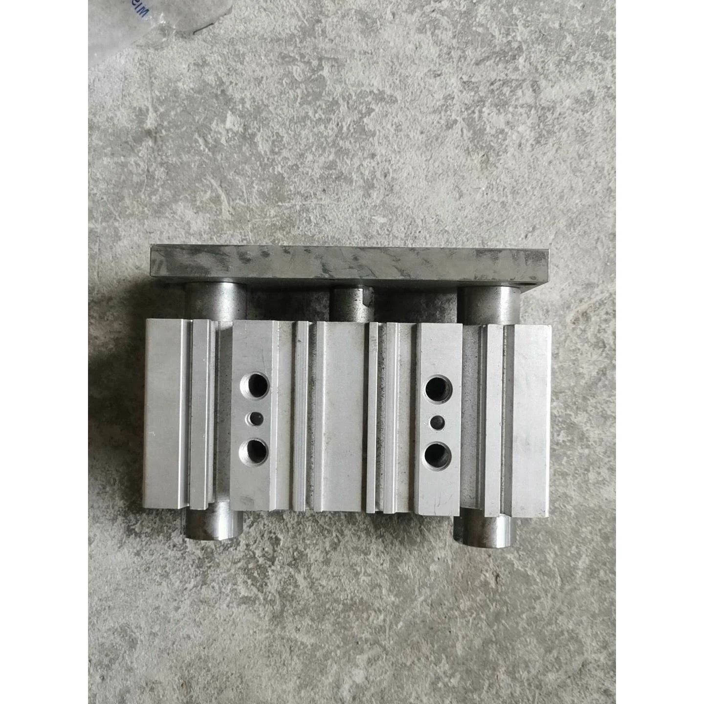 非标价SMC气缸MGPM50-25Z. 数量一个 成色如图，有议价