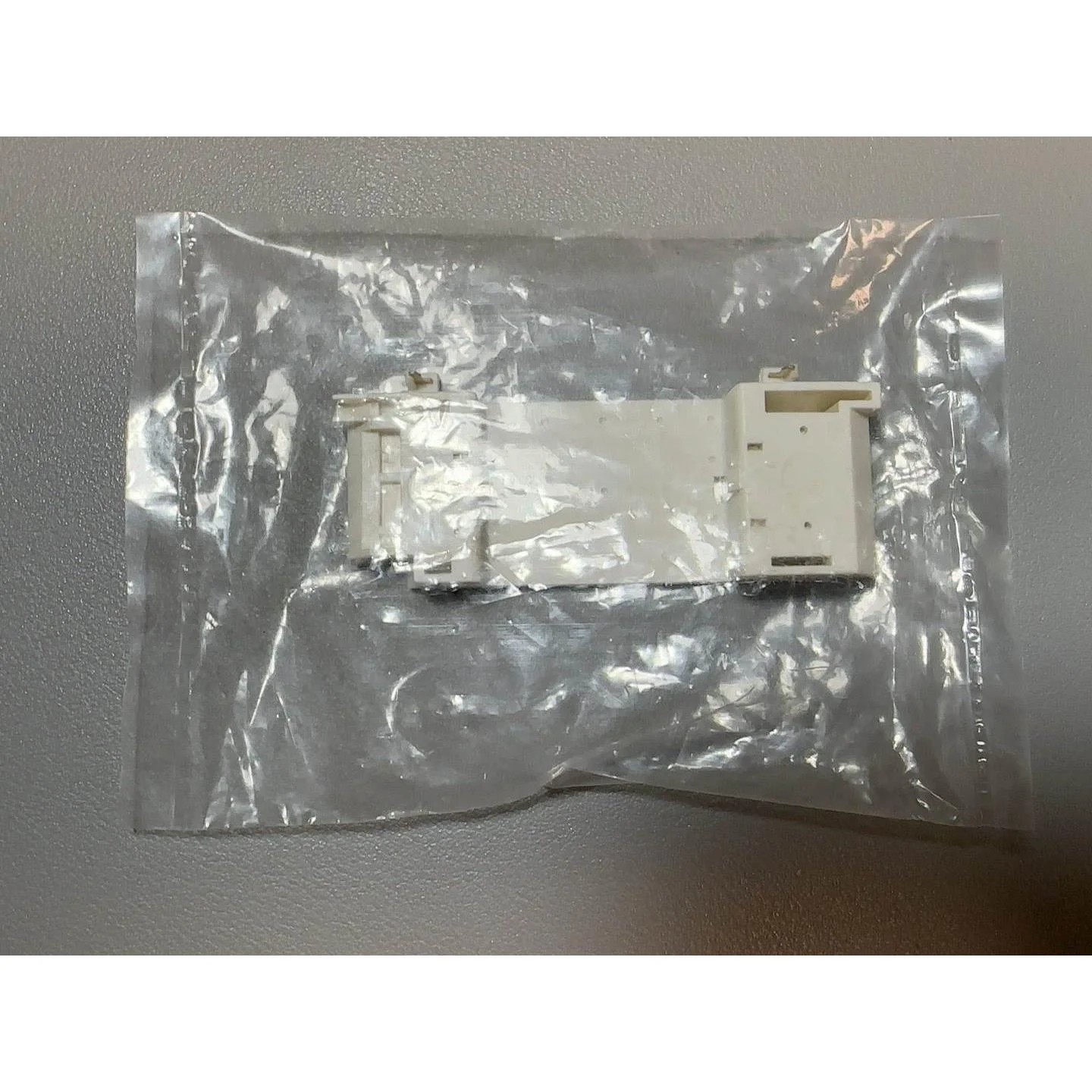 非标价施耐德全新原装LAD4RCU，数量1个，单价11.92元议价