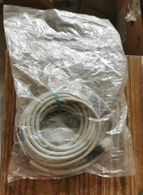 非标价CN-24-C5. UCN24C50连接线2条。成色如图，有议价