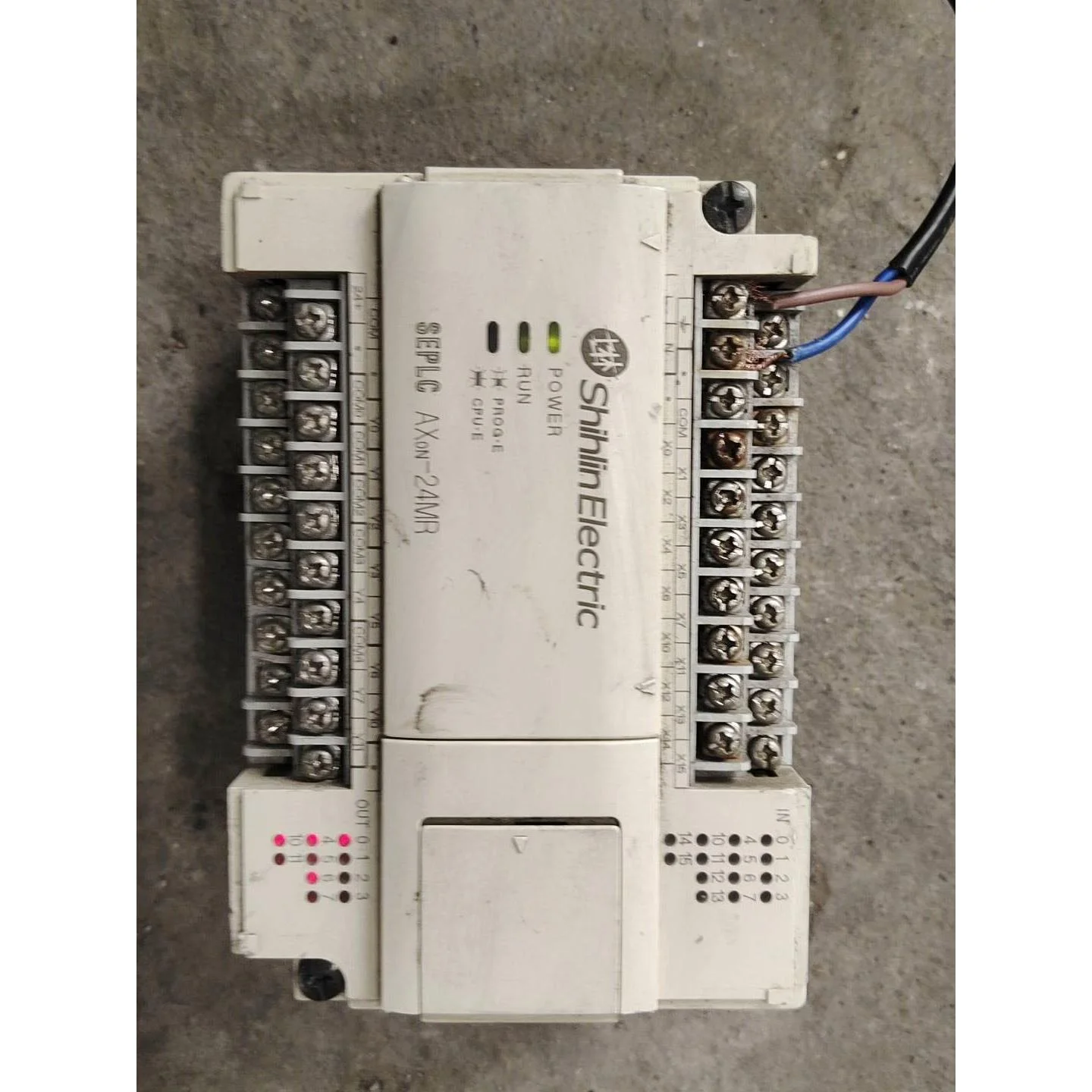 非标价台湾士林pLC编程器AX0n-24MR，上电如图 配件价格5议价