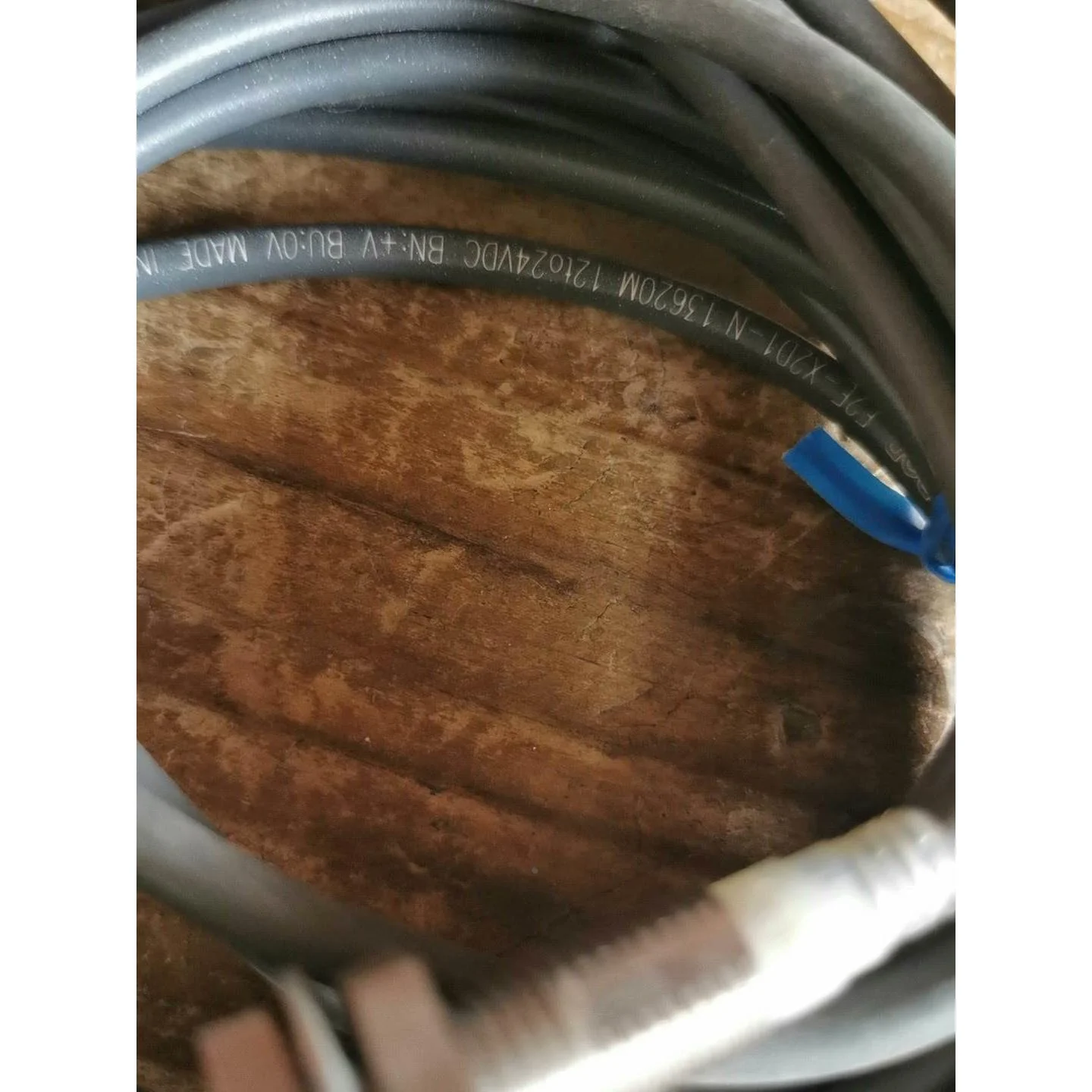 非标价欧姆龙接近开关E2E-X2D1-N. 数量3条，实拍成色如图议价