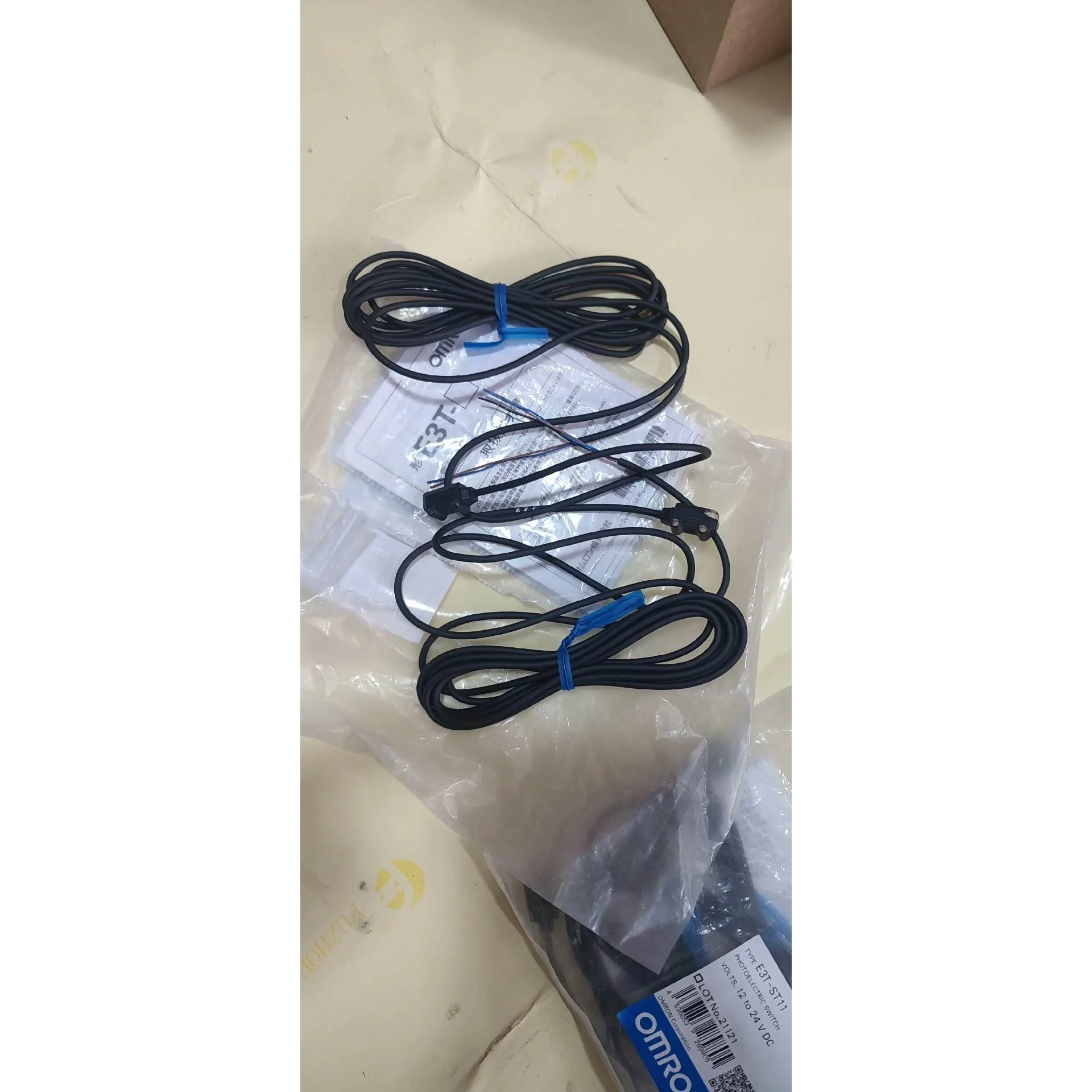 非标价E3T-ST11，欧姆龙PLC，全新原装正品，现货实物拍摄4议价