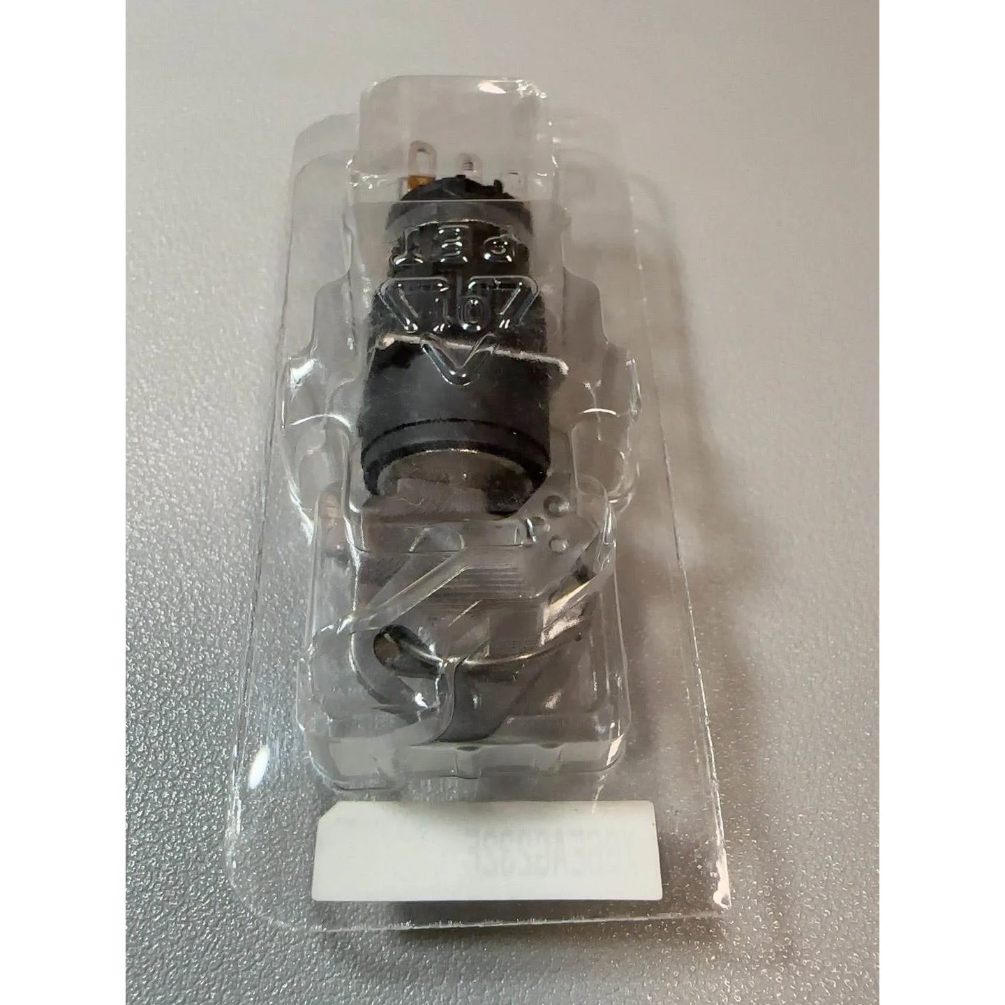 非标价施耐德全新原装XB6EAG232F，数量1个，单价38.93议价