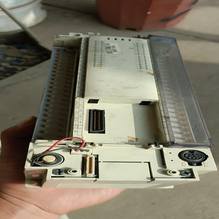 三菱FX2N-64MR-001 成色如图 功能不祥 货场收来