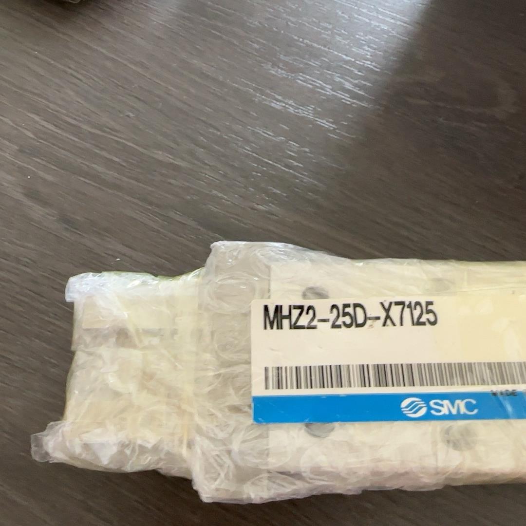 SMC气缸MHZ2-25D-X7125全新未使用