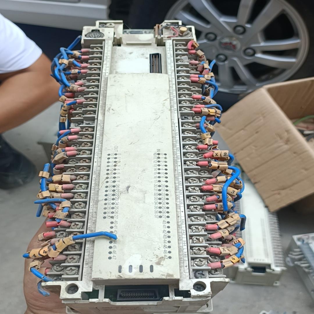 三菱FX2N-80MR-001 货场收来 成色如图 功能不包