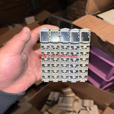 【荣强工控】施耐德TM5SPS2。功能正常，成色如图，带底