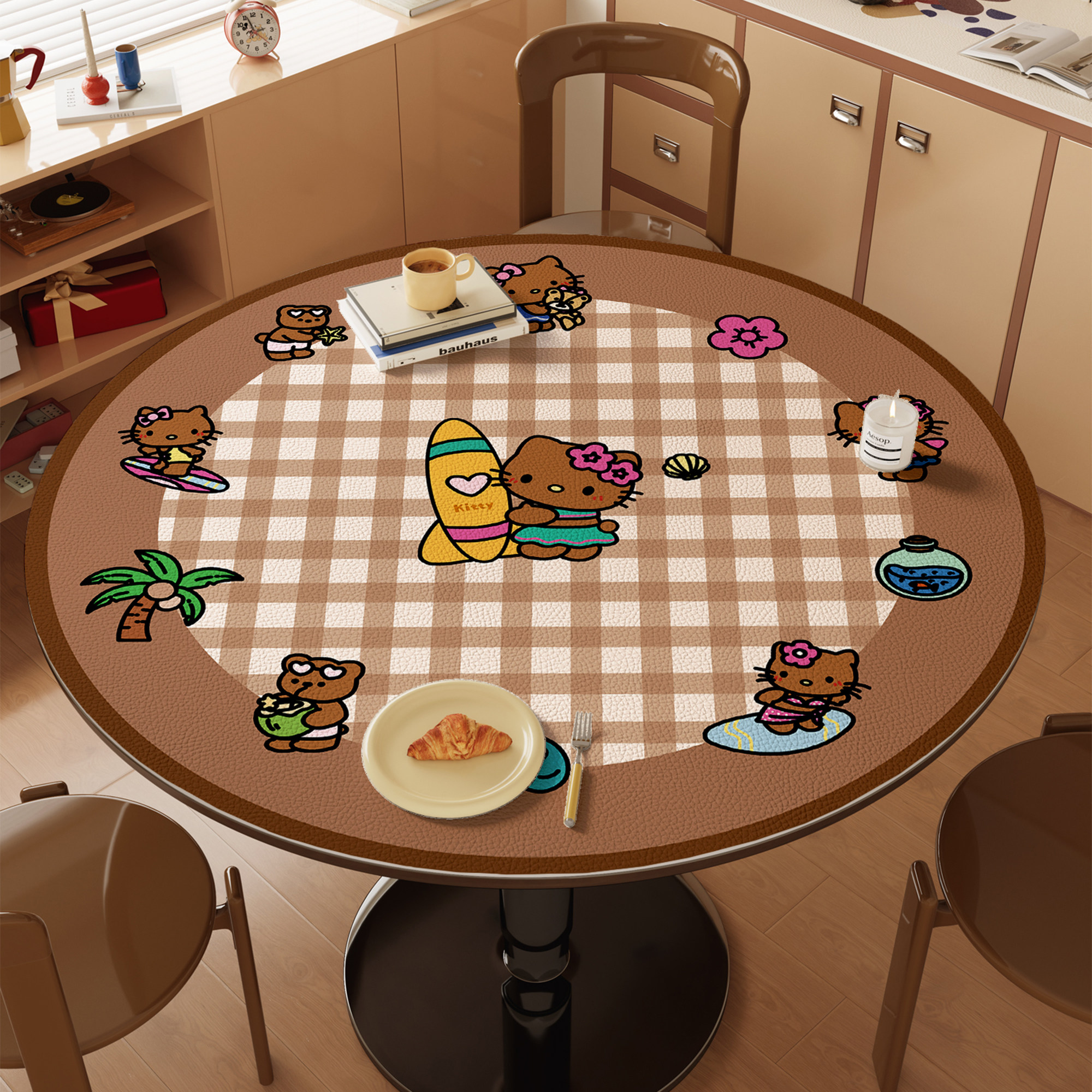 黑皮HelloKitty圆形桌垫2026新款防油防水耐脏皮革茶几桌面保护垫,居家布艺,桌布,淘宝优惠券,粉丝福利购,淘宝优惠卷
