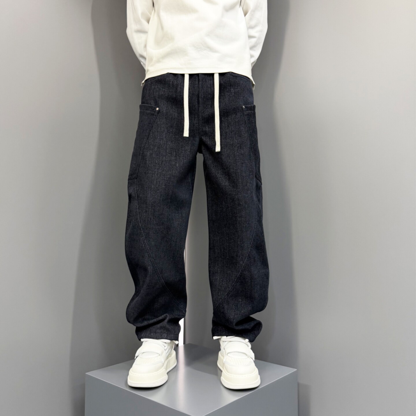 极简风休闲2025冬季加绒弯刀裤男