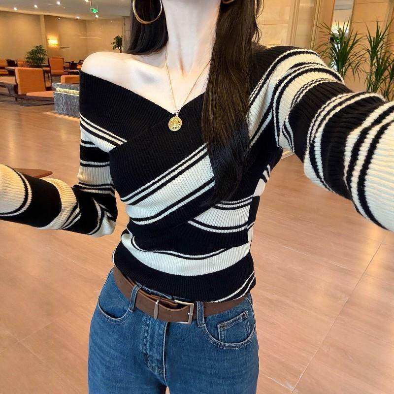 法式交叉V领修身条纹长袖针织衫女秋冬气质穿搭露锁骨一字肩毛衣,女装/女士精品,毛针织衫,淘宝优惠券,粉丝福利购,淘宝优惠卷