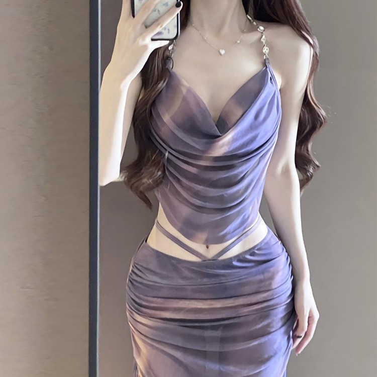 新款挂脖纯欲泳衣女带钢托聚拢海边温泉度假比基尼显瘦分体泳衣