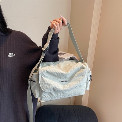 新款学生单肩旅行包日系休闲百搭