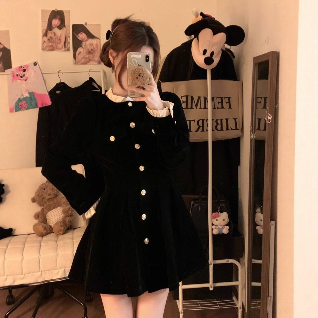 法国cherry kitty法式丝绒连衣裙女长袖小黑裙秋冬单排扣设计