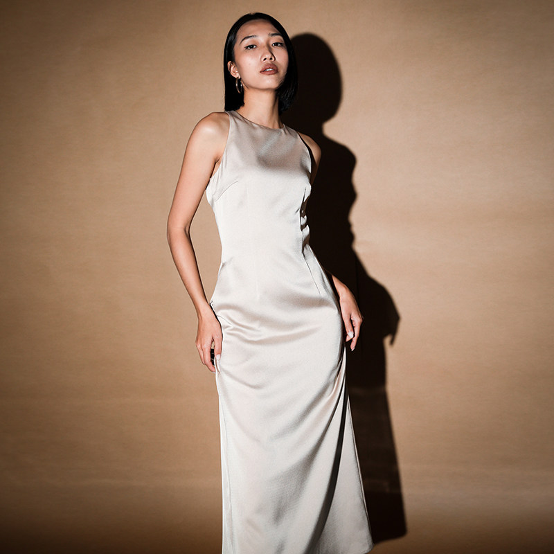 BRAND BY MEI【优雅女神】削肩缎面中长连衣裙红色香槟色party