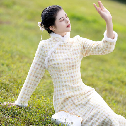 挽苏杏色格子旗袍2025新款复古气质改良年轻款加绒加厚秋冬连衣裙