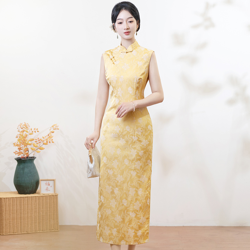 挽苏黄色无袖旗袍2025新款夏季改良年轻款日常订婚连衣裙女小个子