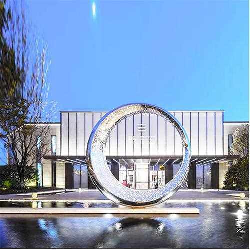 大型不锈钢圆环月亮雕塑