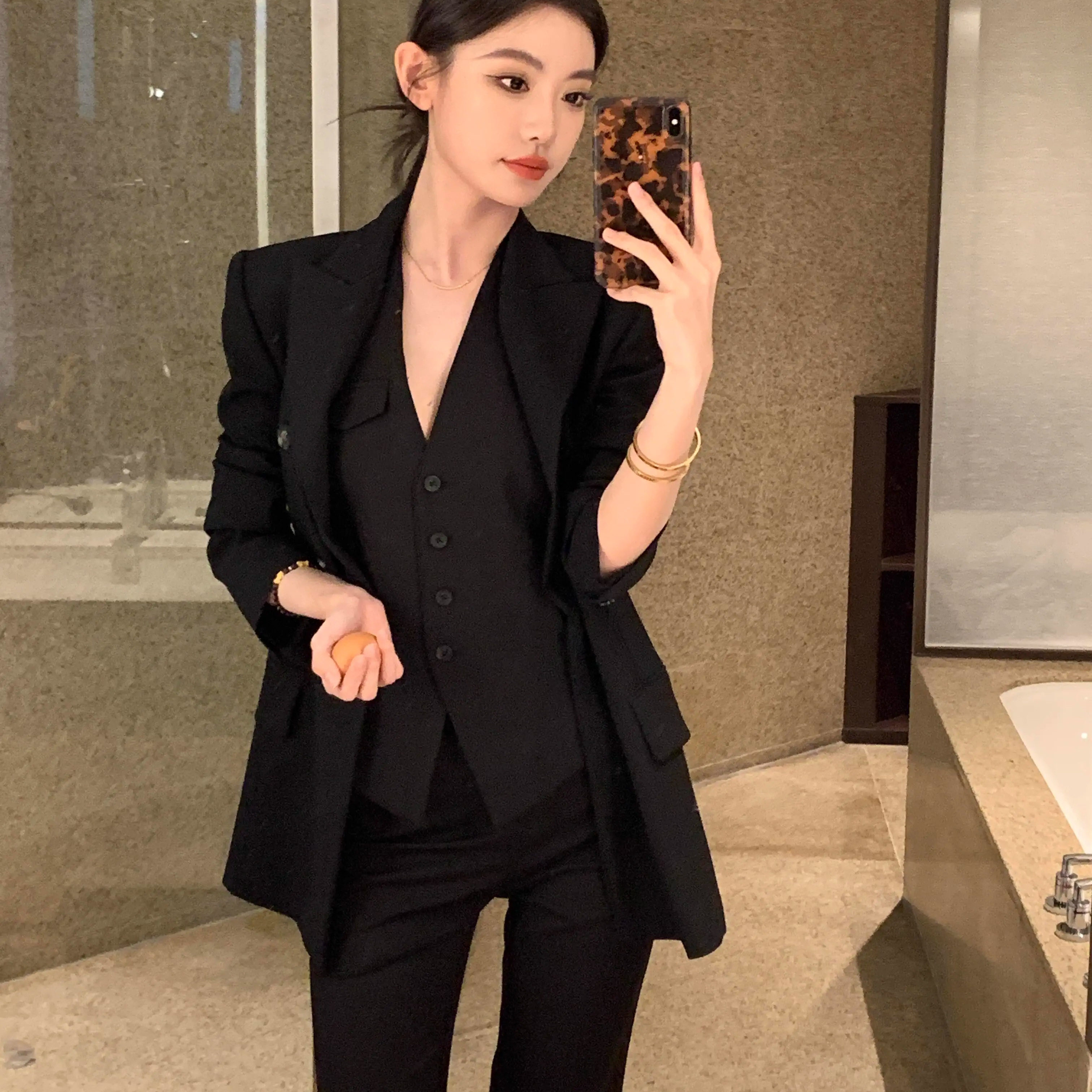 黑色气质职业西装套装女时尚高级感春秋新款西服马甲微喇裤三件套