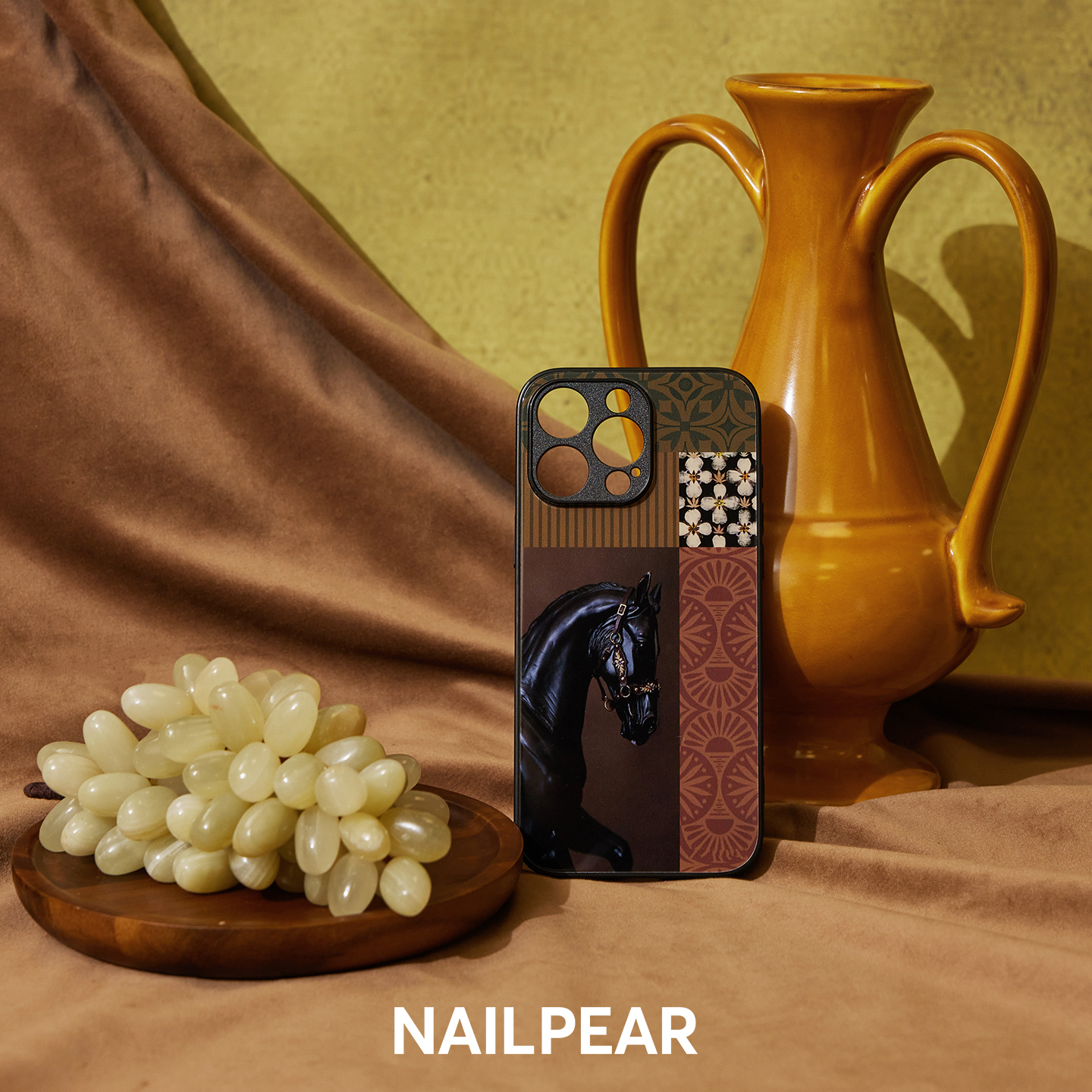 NP钉梨「中古骏影」独立原创设计中古艺术图案拼接古典棕马手机壳