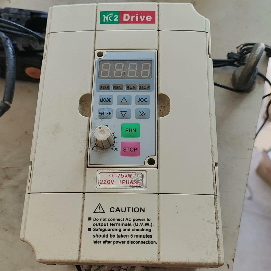 变频器0.75KW HC2M-20P7 拆机包好 成色实拍