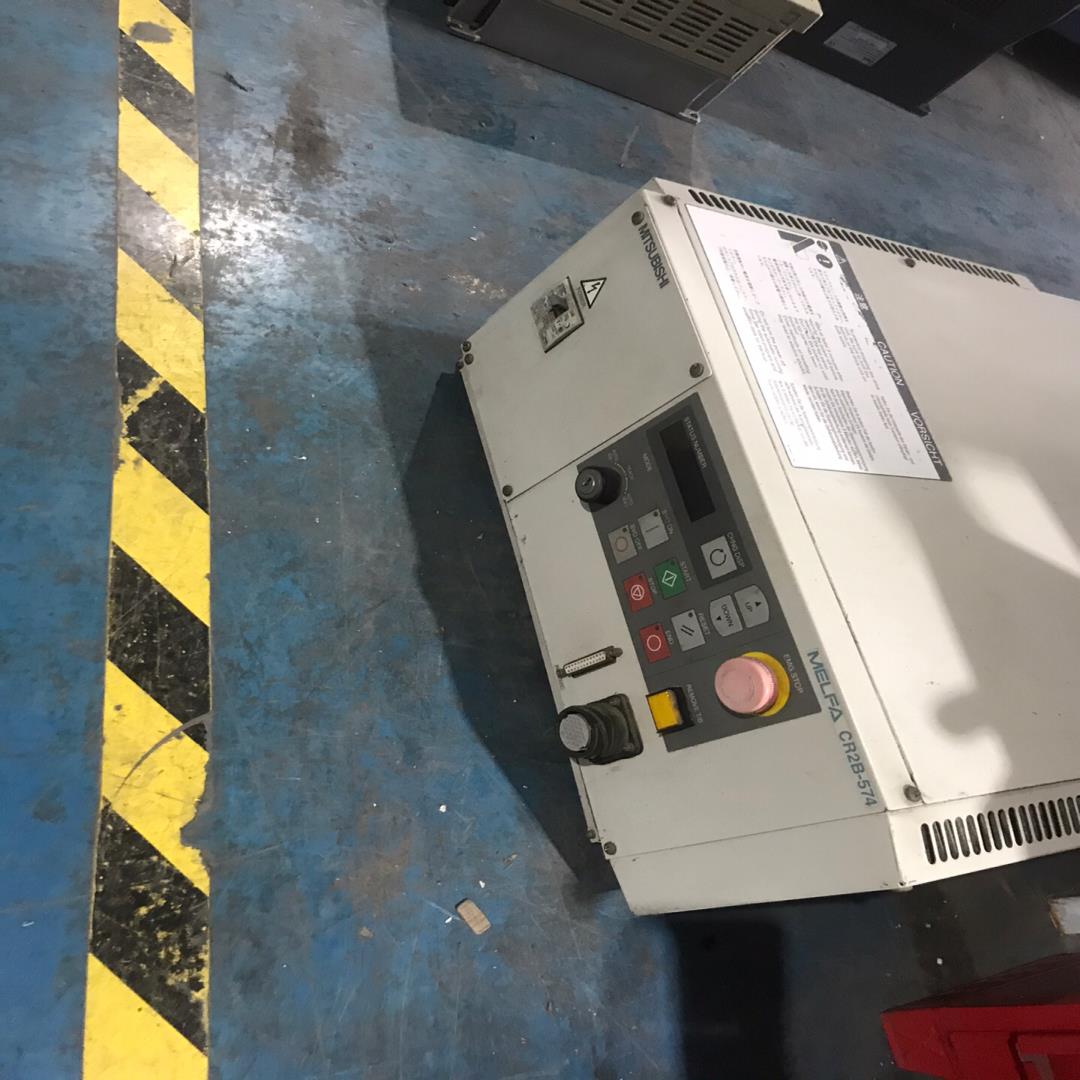 三菱CR2B-574 工业机器人控制柜 实物拍摄 质量包好