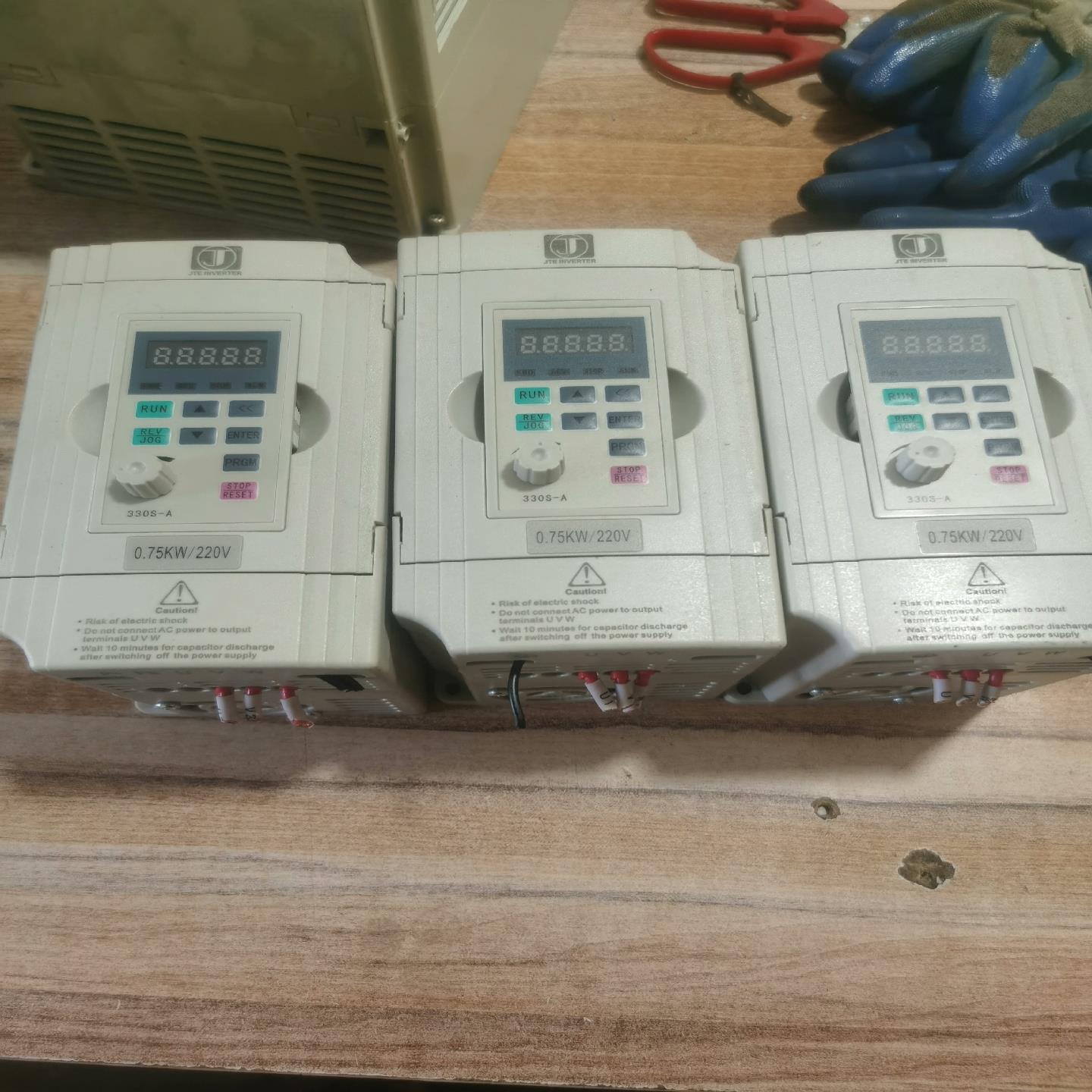 金田JTE330-SM  0.75KW变频器。口罩机拆机成色