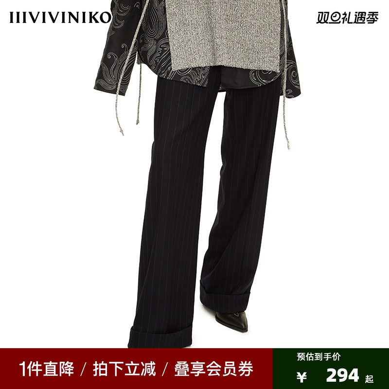 线条流畅的直筒裤剪裁加上连腰设计