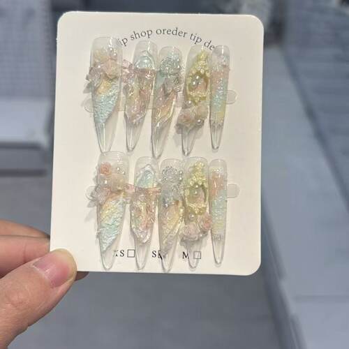 莫奈花园玫瑰花架晕染蝴