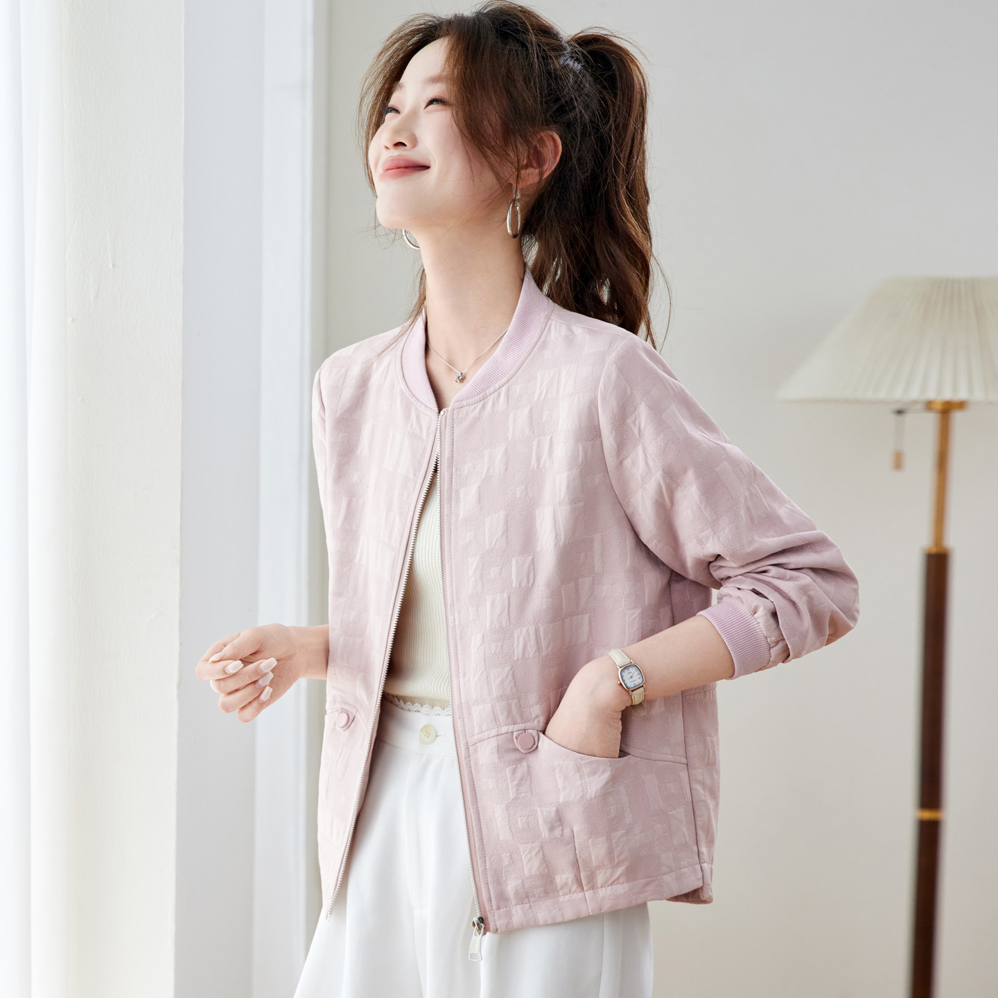外套女新款短款棒球服格纹上衣图片