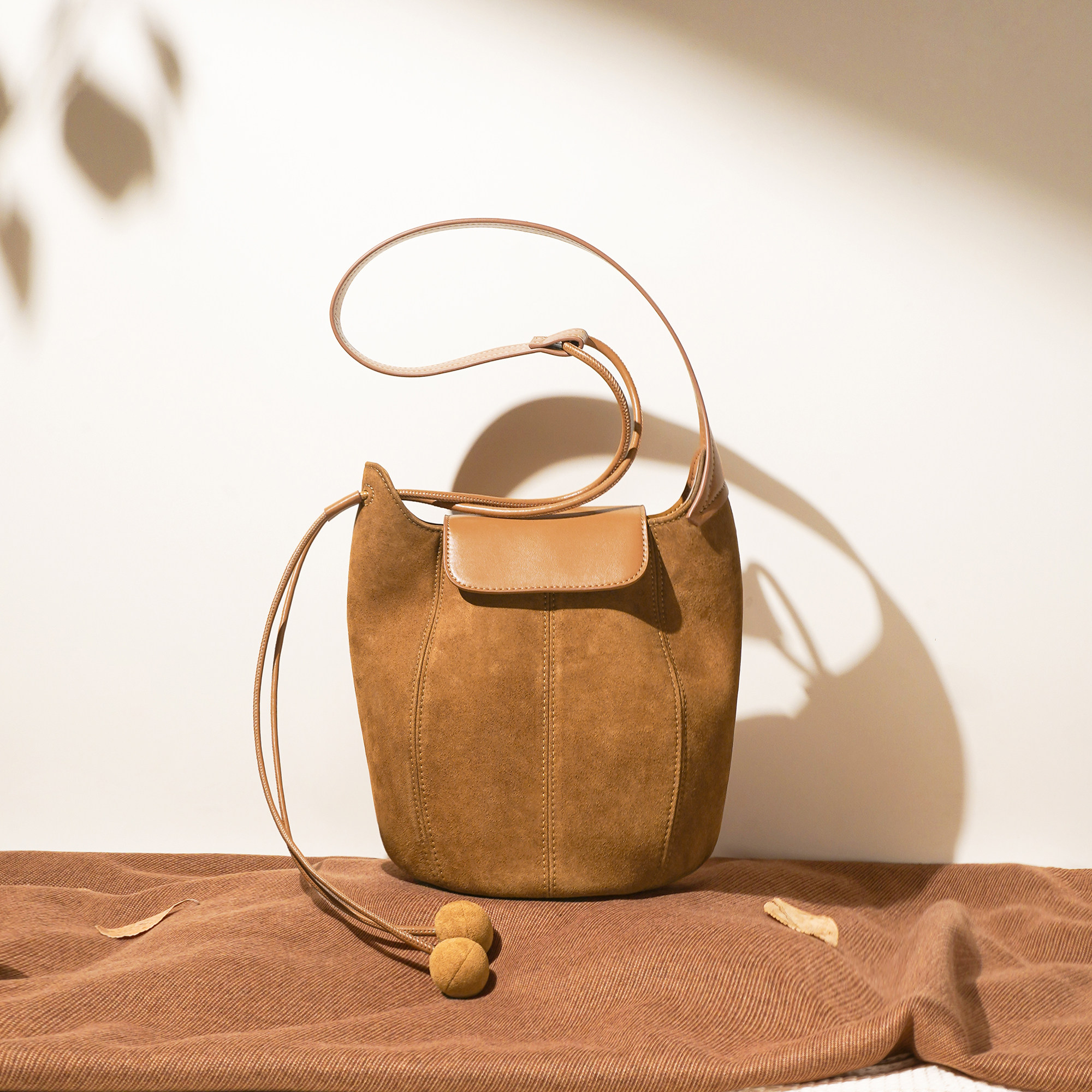 西子玛雅磨砂牛皮水桶包复古百搭南瓜包2025新款通勤斜挎包腋下包,箱包皮具/热销女包/男包,通用款女包,淘宝优惠券,粉丝福利购,淘宝优惠卷