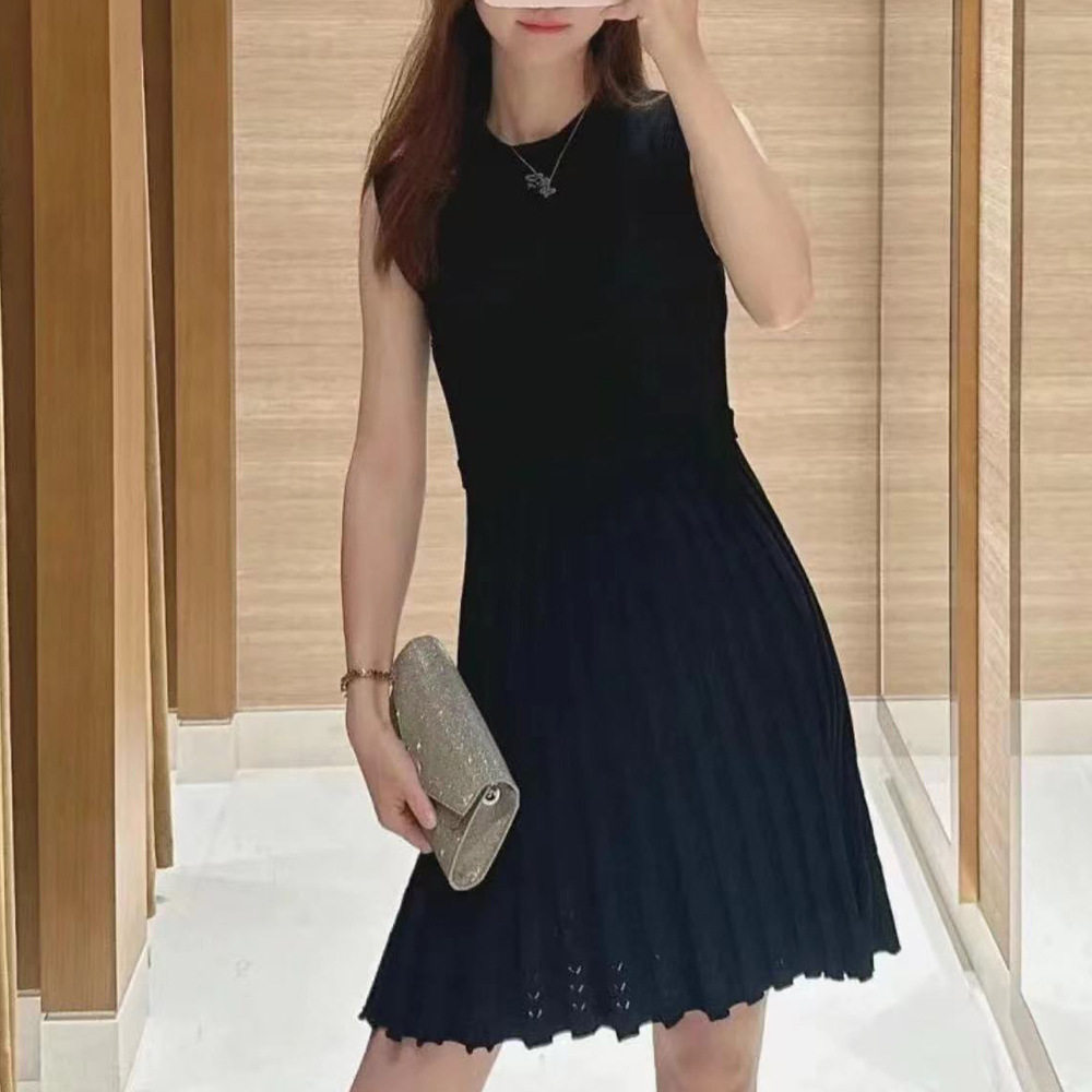 S家法式女装小香风 23春夏黑色无袖连衣裙圆领百褶裙气质针织