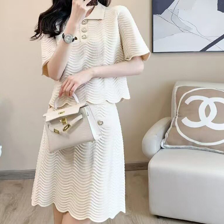 夏季时尚套装女 2022新款网红韩版修身水波纹短袖针织衫+半身裙