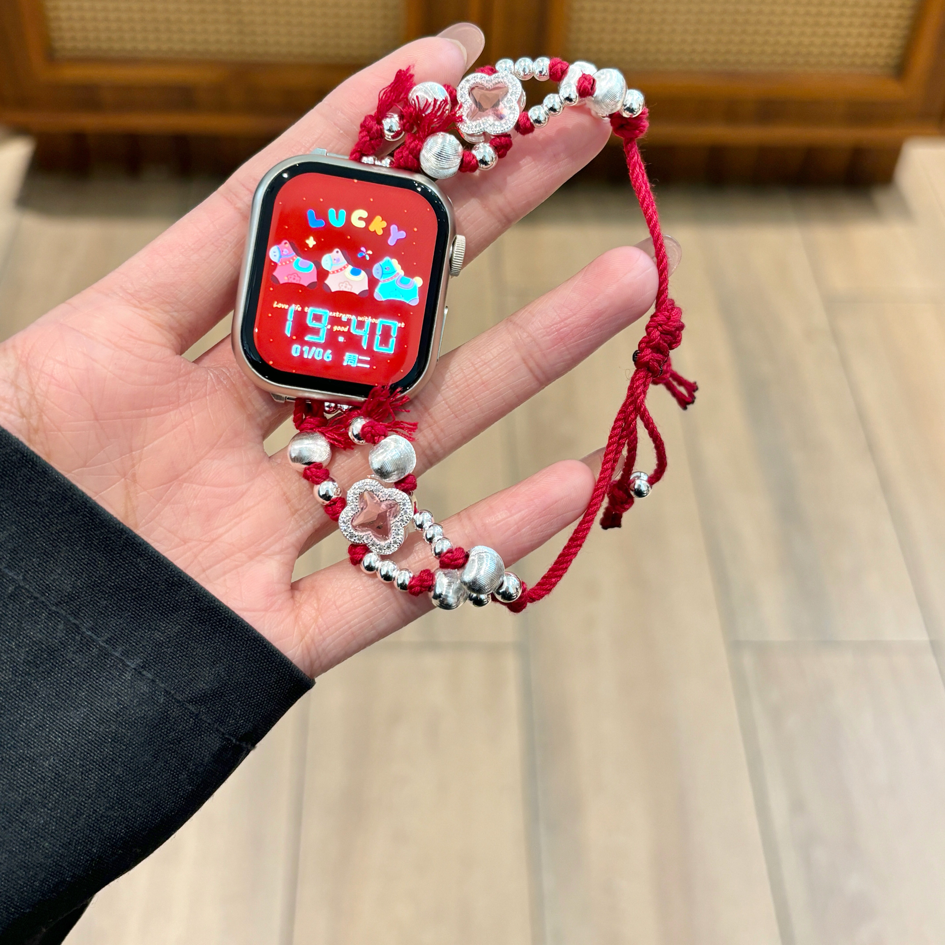 适用applewatch11新年红四叶草编织se3表带iwatchs9/s8/s7/s6小众s1046/41mm小香风少女ins风华强北ultra腕带,智能设备,智能手表手环表带/腕带,淘宝优惠券,粉丝福利购,淘宝优惠卷