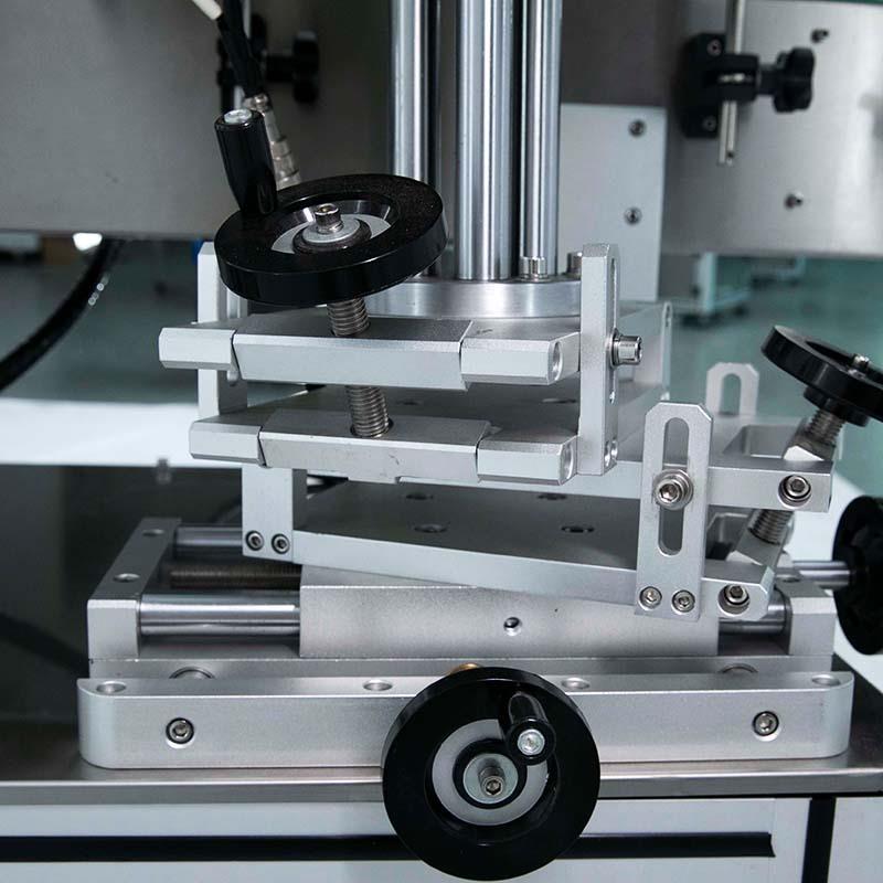 全自动位圆瓶贴标自机 瓶盖饮料瓶子定制贴LYT矿泉定水动标